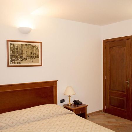Villa Lavandula With Heated Swimming Pool Trogir Quarto foto
